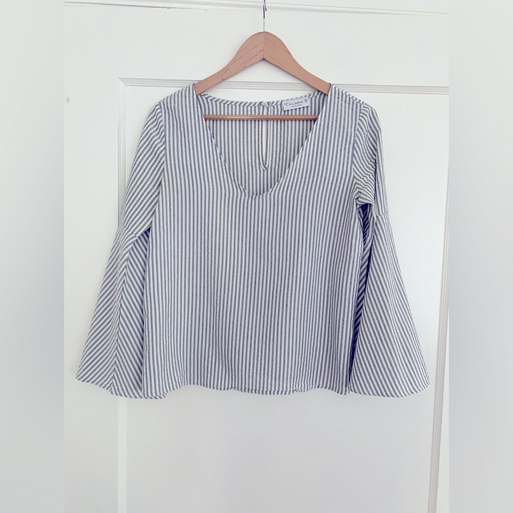 Blouse with stripe and large sleeves